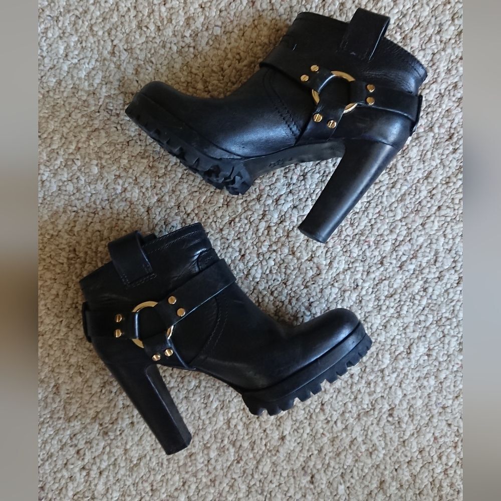 Tory Burch Rina Black Leather Ankle Lug Platform Bootie size 8M - Picture 1 of 12